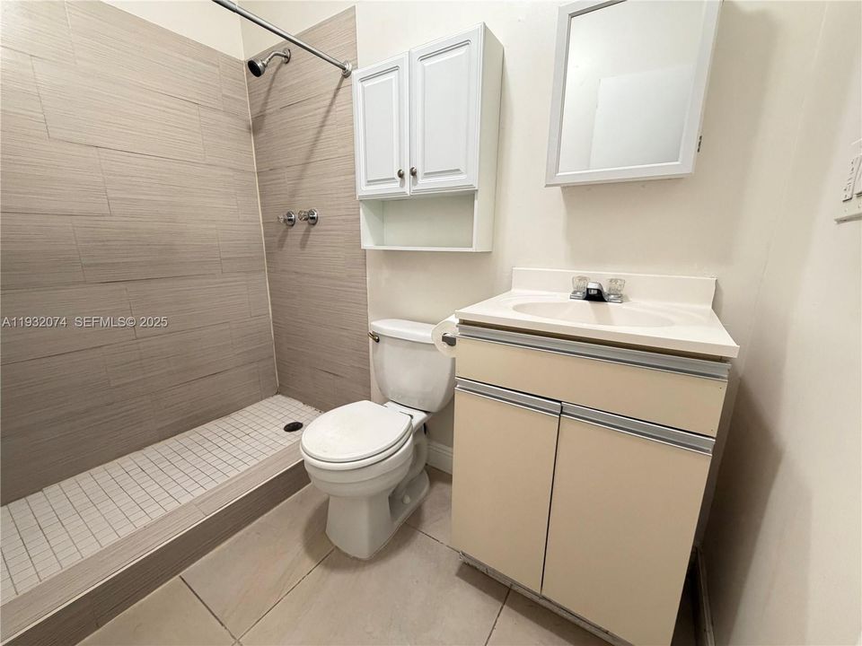 En Renta: $1,375 (0 camas, 1 baños, 300 Pies cuadrados)