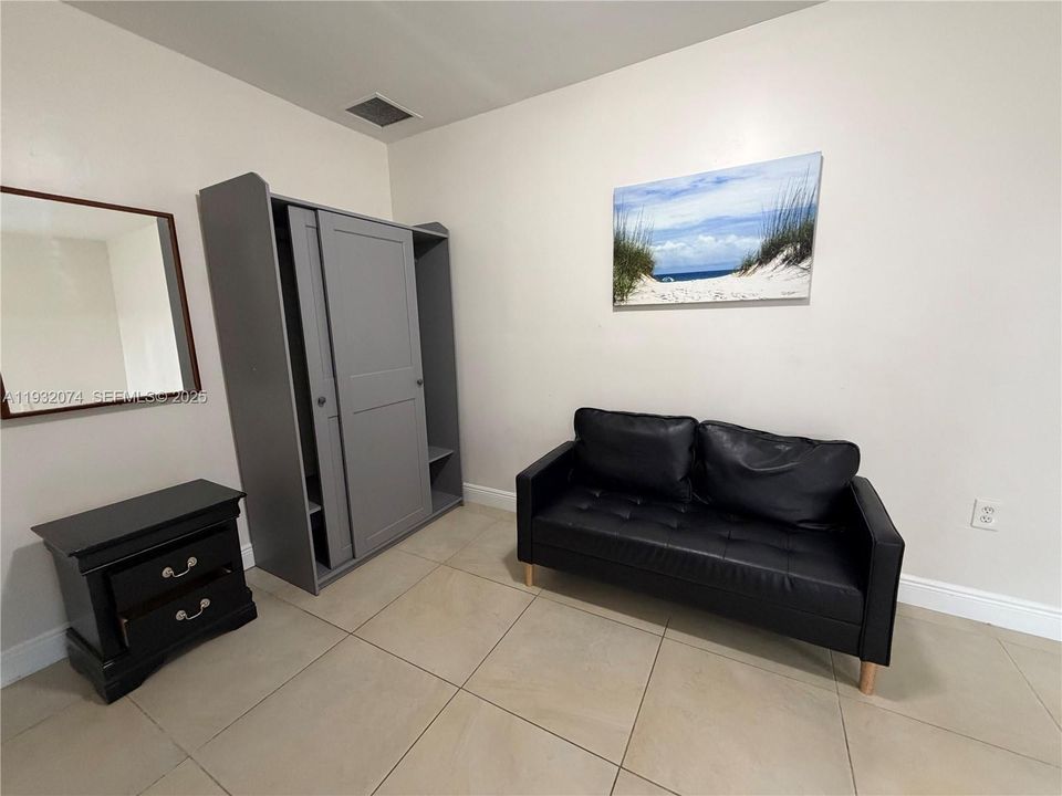 En Renta: $1,375 (0 camas, 1 baños, 300 Pies cuadrados)