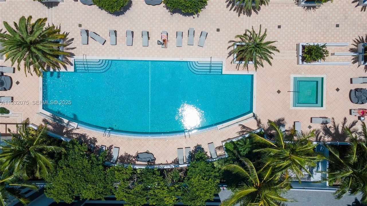 В аренду: $2,350 (0 спален, 1 ванн, 604 Квадратных фут)