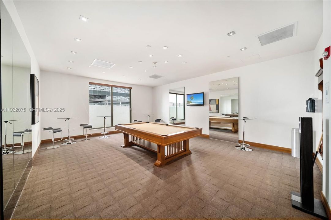 В аренду: $2,350 (0 спален, 1 ванн, 604 Квадратных фут)