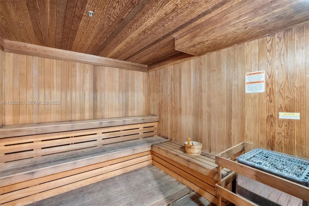 En Venta: $2,199,000 (3 camas, 3 baños, 2327 Pies cuadrados)