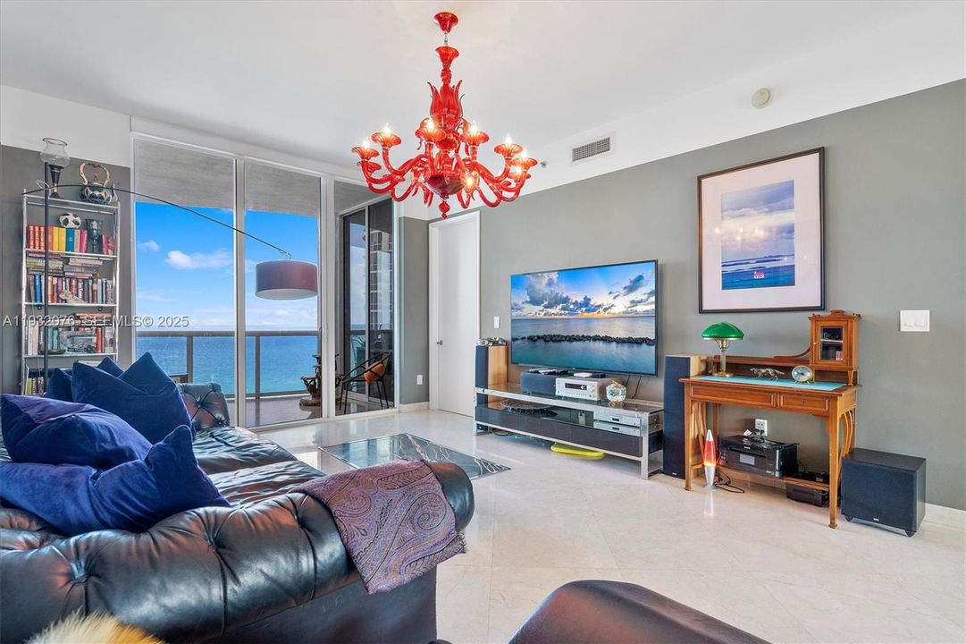 En Venta: $2,199,000 (3 camas, 3 baños, 2327 Pies cuadrados)