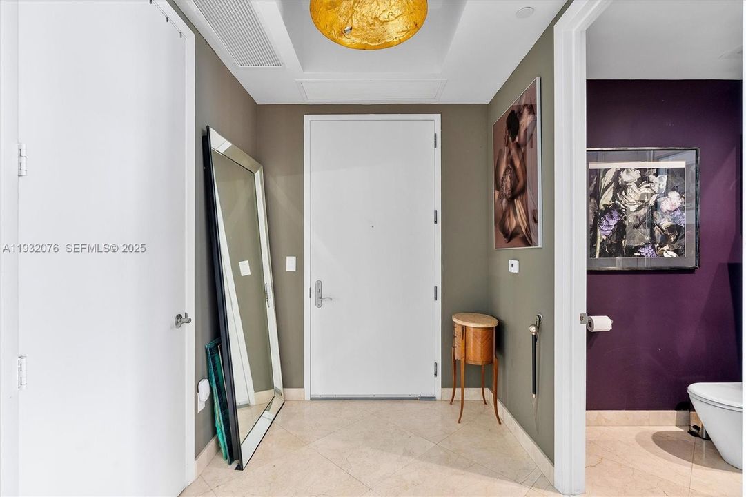 En Venta: $2,199,000 (3 camas, 3 baños, 2327 Pies cuadrados)