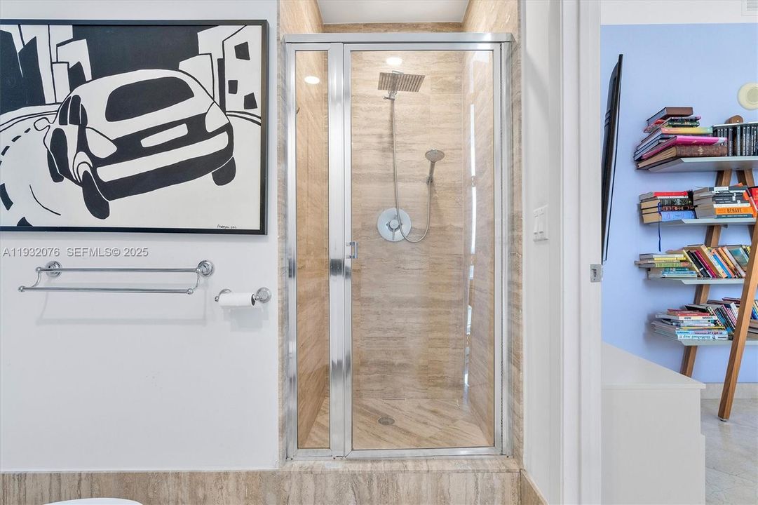 En Venta: $2,199,000 (3 camas, 3 baños, 2327 Pies cuadrados)