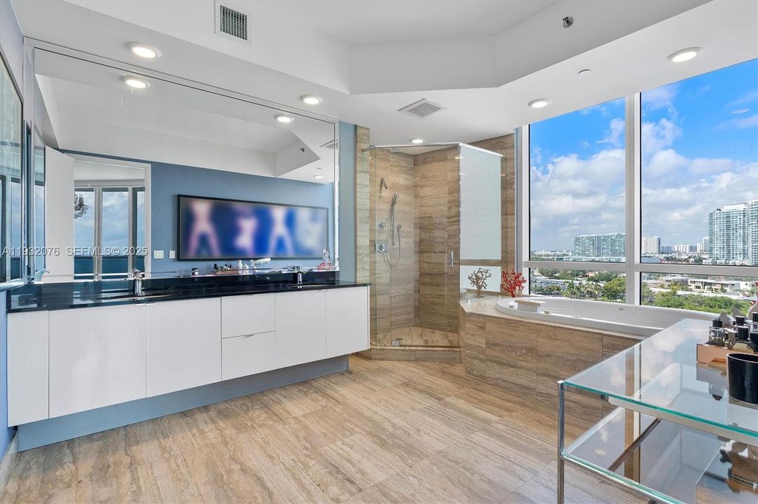 En Venta: $2,199,000 (3 camas, 3 baños, 2327 Pies cuadrados)