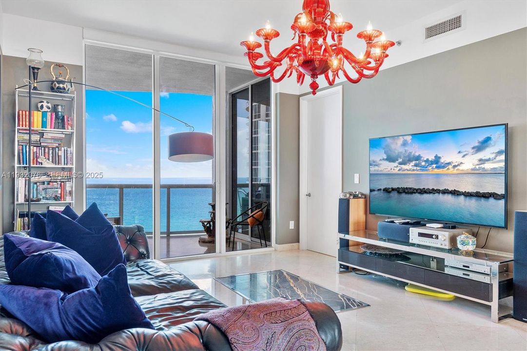 En Venta: $2,199,000 (3 camas, 3 baños, 2327 Pies cuadrados)