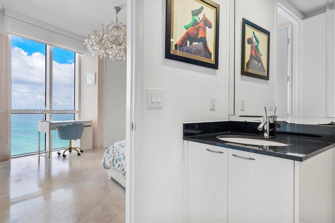 En Venta: $2,199,000 (3 camas, 3 baños, 2327 Pies cuadrados)