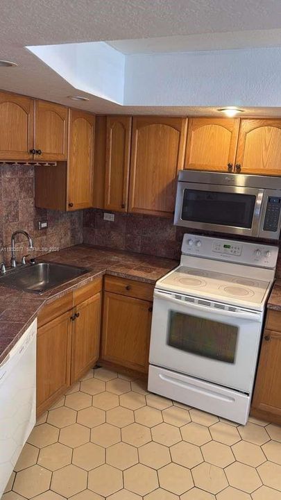 For Sale: $169,000 (2 beds, 2 baths, 1315 Square Feet)