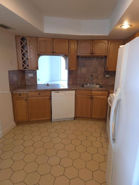 For Sale: $169,000 (2 beds, 2 baths, 1315 Square Feet)
