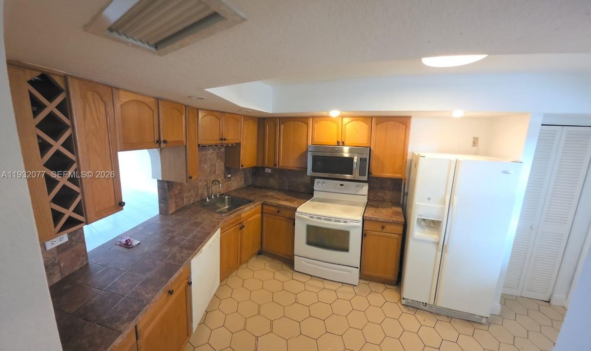 For Sale: $169,000 (2 beds, 2 baths, 1315 Square Feet)