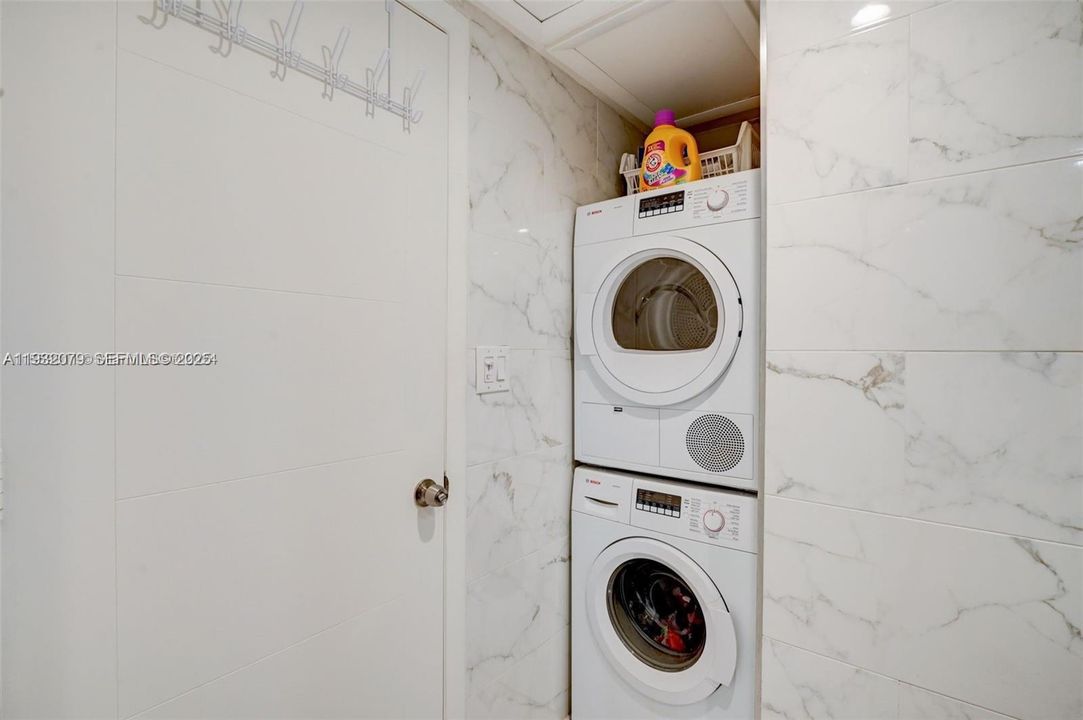 出租: $4,900 (2 贝兹, 2 浴室, 1190 平方英尺)