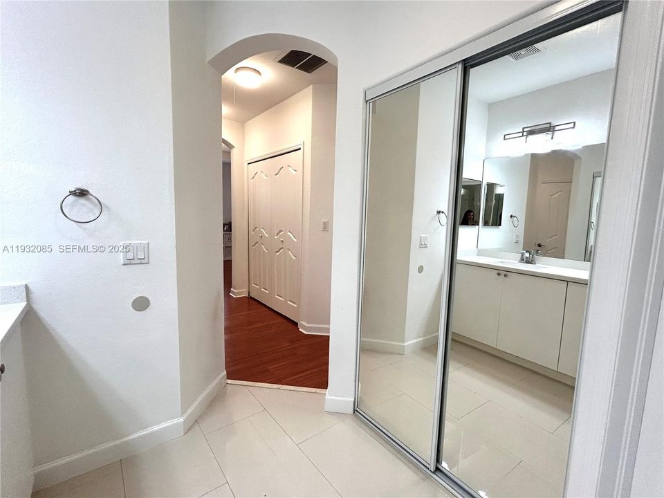 En Renta: $4,200 (3 camas, 2 baños, 2245 Pies cuadrados)