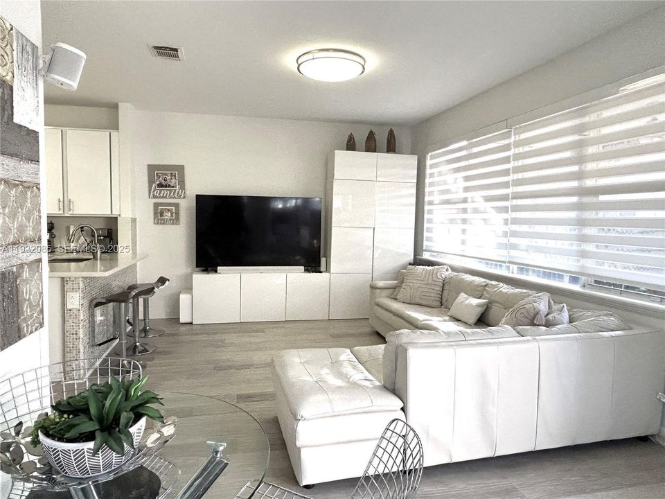 En Renta: $4,200 (3 camas, 2 baños, 2245 Pies cuadrados)