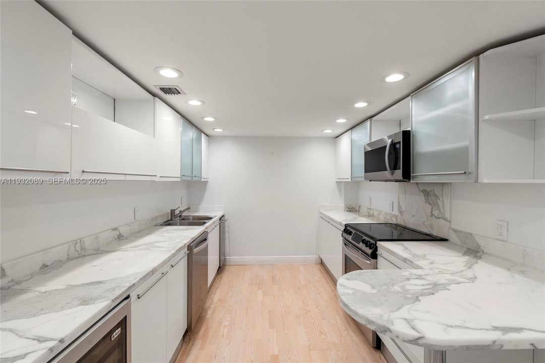 For Rent: $5,300 (2 beds, 2 baths, 1260 Square Feet)