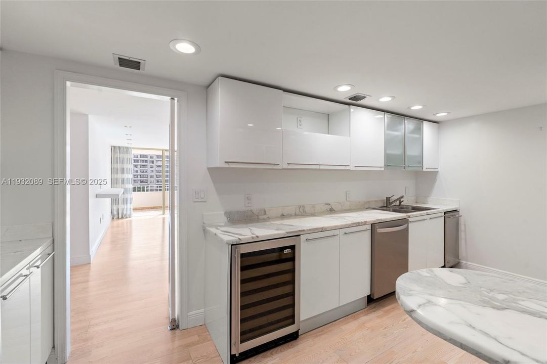 For Rent: $5,300 (2 beds, 2 baths, 1260 Square Feet)