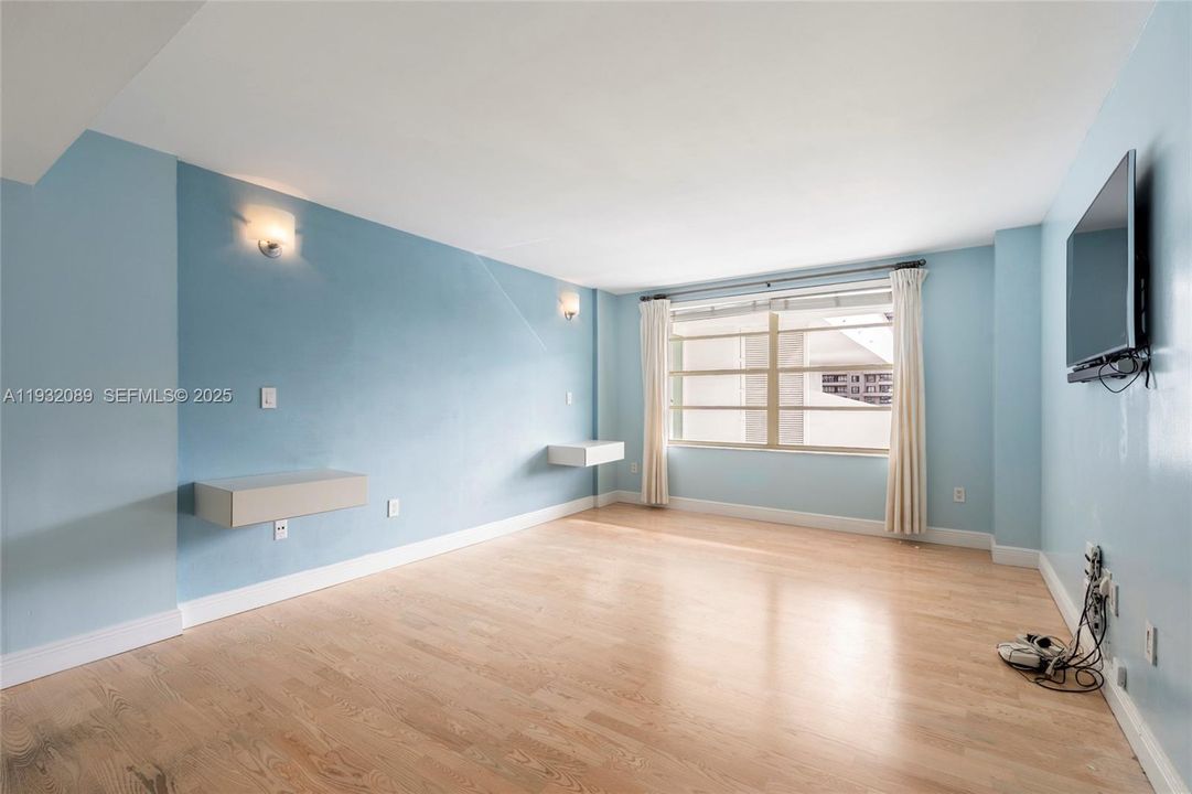 For Rent: $5,300 (2 beds, 2 baths, 1260 Square Feet)