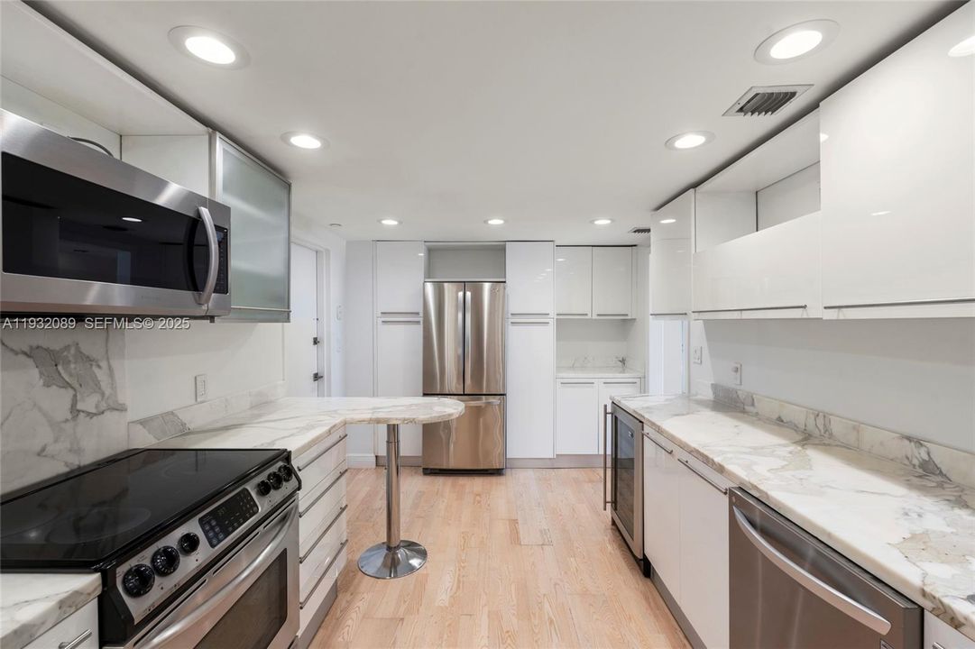 For Rent: $5,300 (2 beds, 2 baths, 1260 Square Feet)