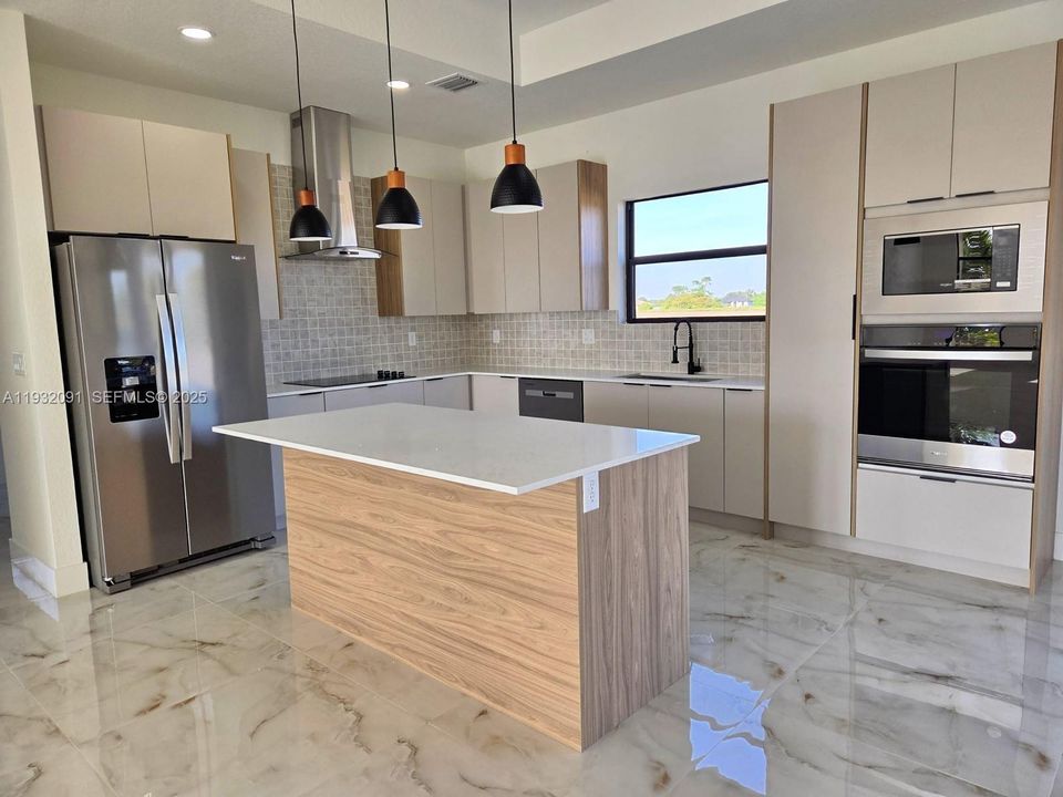 For Sale: $349,000 (3 beds, 2 baths, 1571 Square Feet)