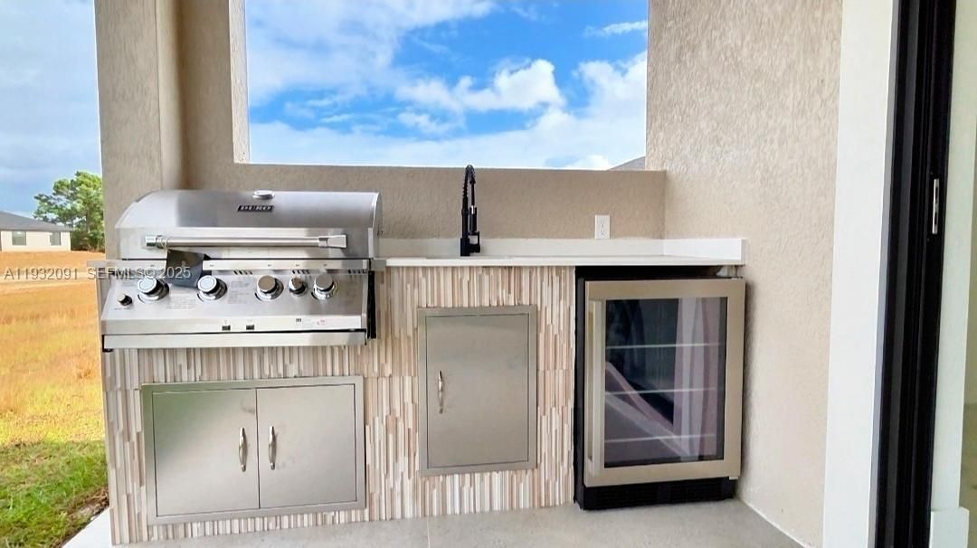 For Sale: $349,000 (3 beds, 2 baths, 1571 Square Feet)