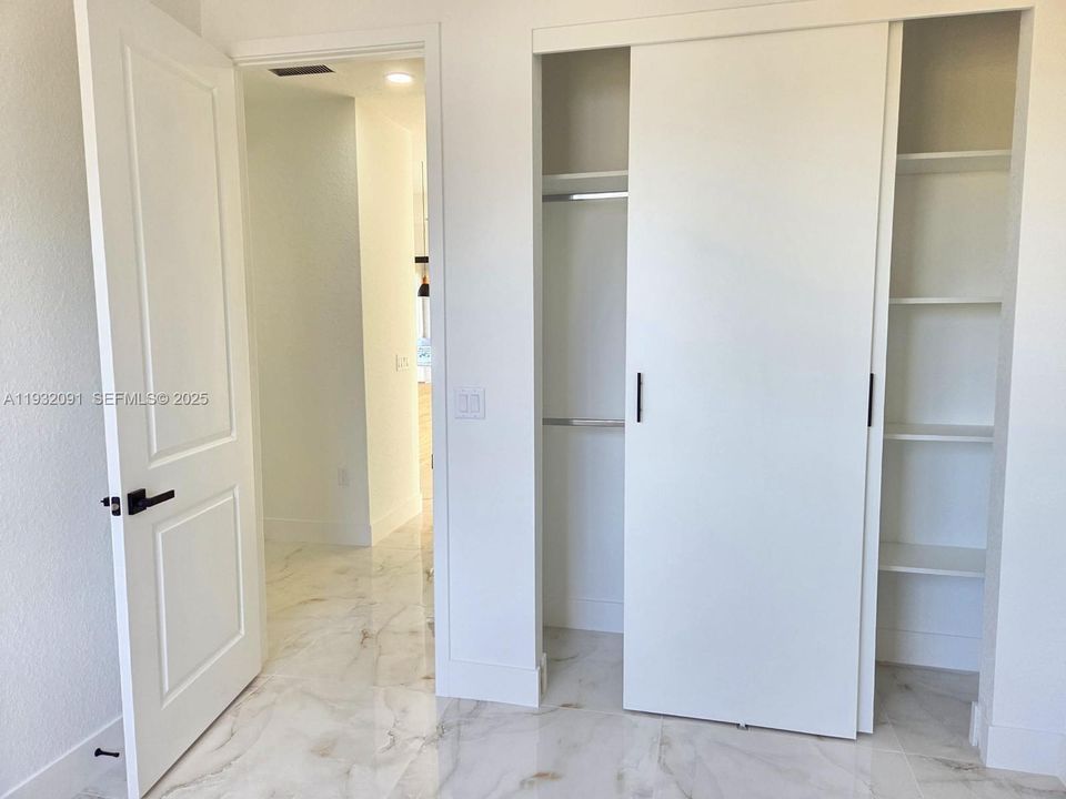 For Sale: $349,000 (3 beds, 2 baths, 1571 Square Feet)