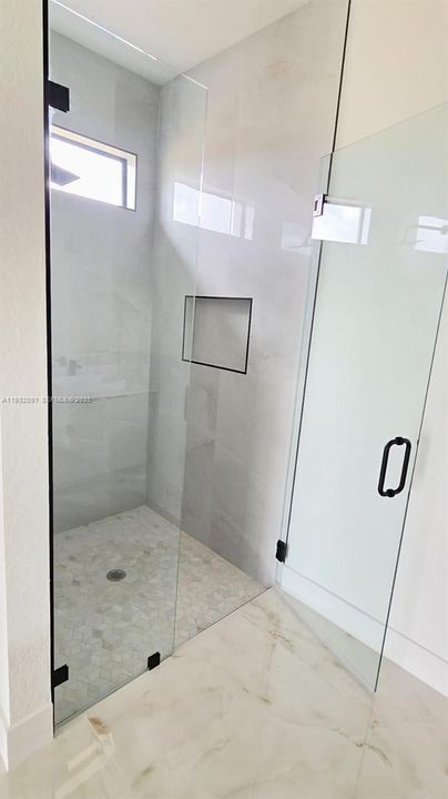 For Sale: $349,000 (3 beds, 2 baths, 1571 Square Feet)