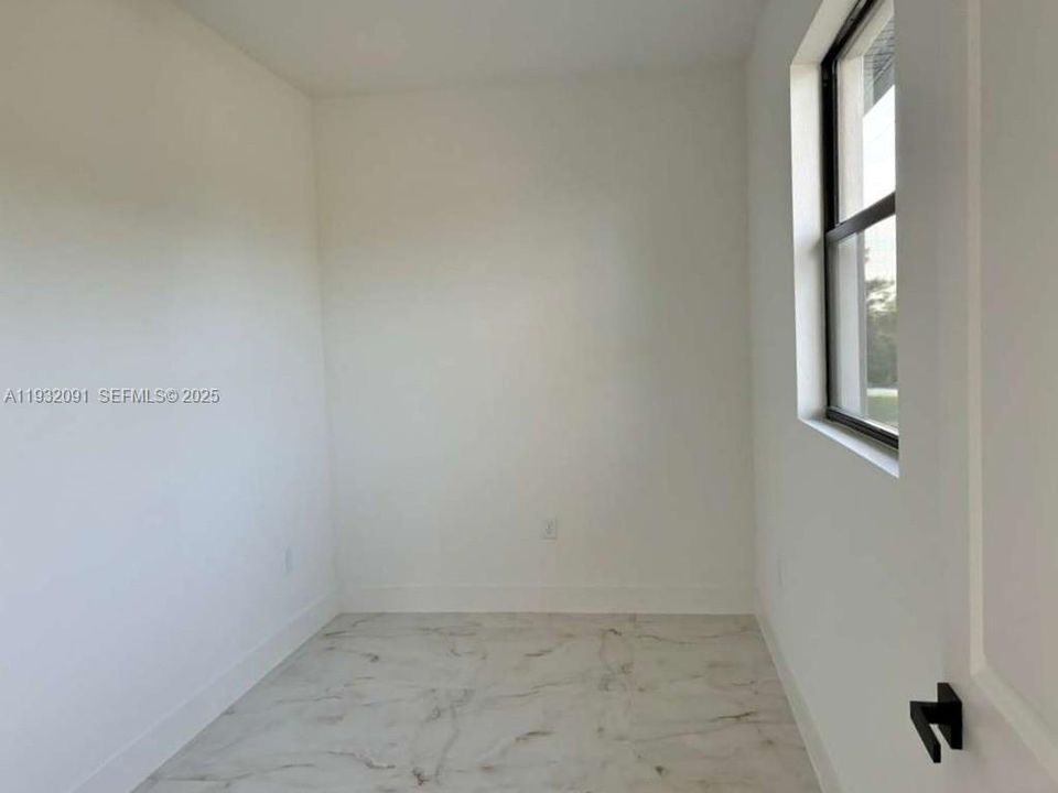 For Sale: $349,000 (3 beds, 2 baths, 1571 Square Feet)