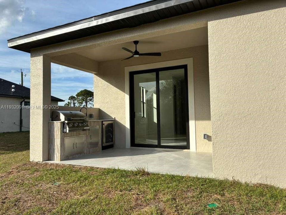 For Sale: $349,000 (3 beds, 2 baths, 1571 Square Feet)