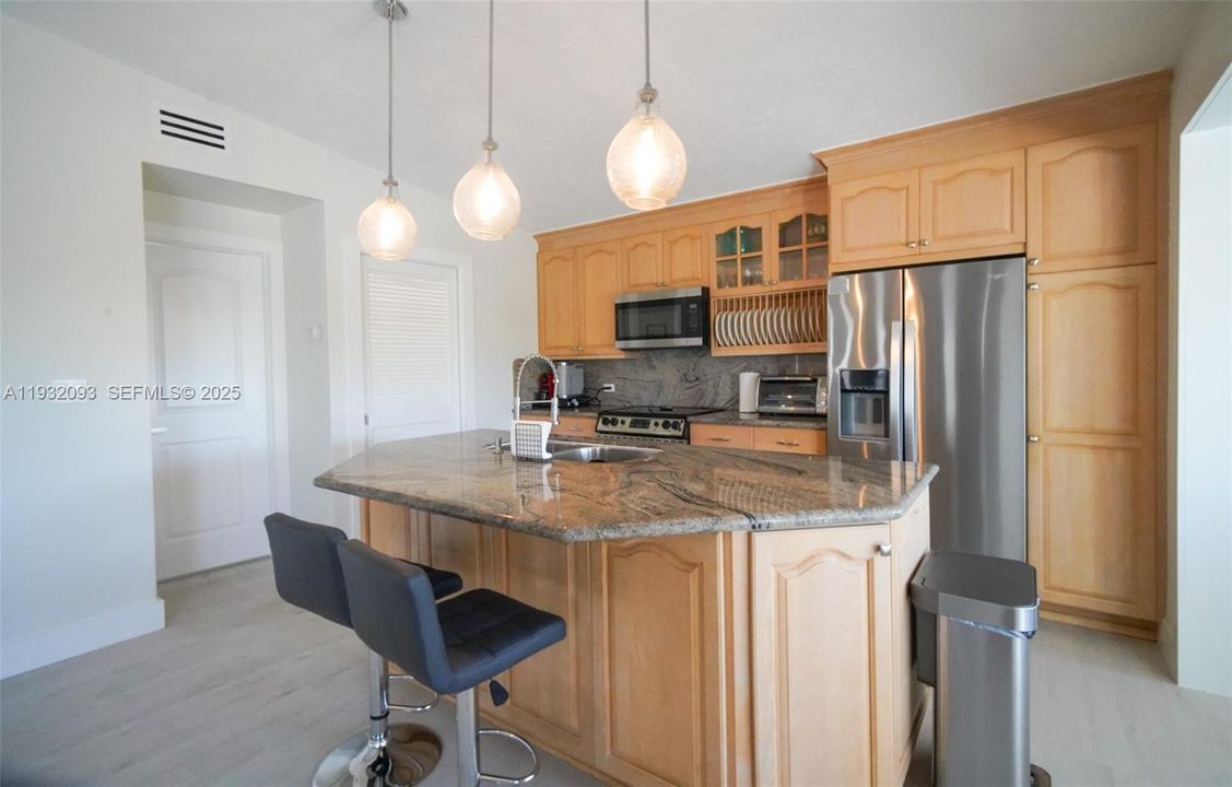 For Sale: $2,218,777 (2 beds, 2 baths, 1228 Square Feet)