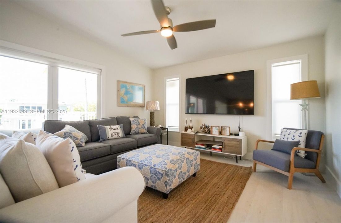 For Sale: $2,218,777 (2 beds, 2 baths, 1228 Square Feet)