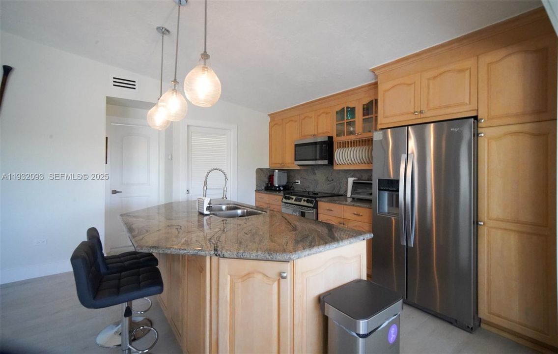 For Sale: $2,218,777 (2 beds, 2 baths, 1228 Square Feet)