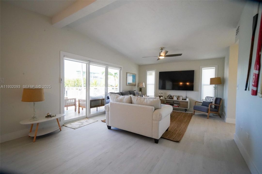 For Sale: $2,218,777 (2 beds, 2 baths, 1228 Square Feet)