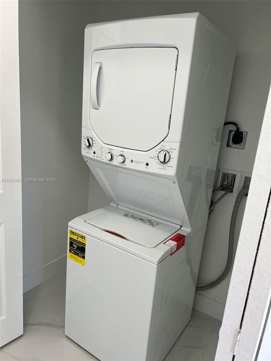 出租: $3,000 (3 贝兹, 2 浴室, 0 平方英尺)