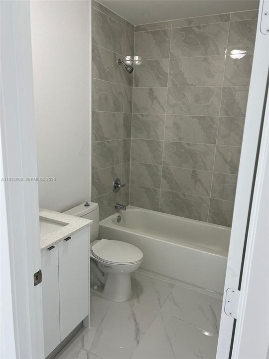 出租: $3,000 (3 贝兹, 2 浴室, 0 平方英尺)