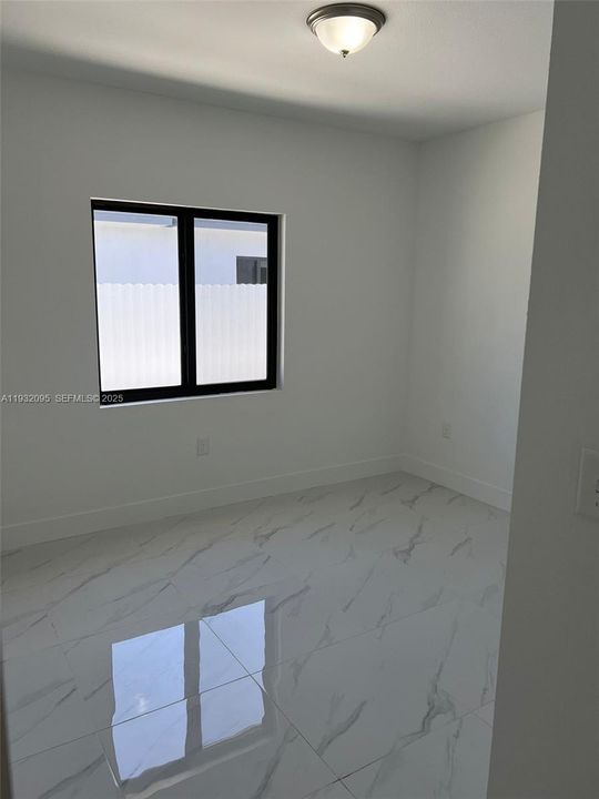 出租: $3,000 (3 贝兹, 2 浴室, 0 平方英尺)