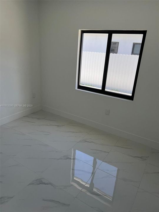 出租: $3,000 (3 贝兹, 2 浴室, 0 平方英尺)