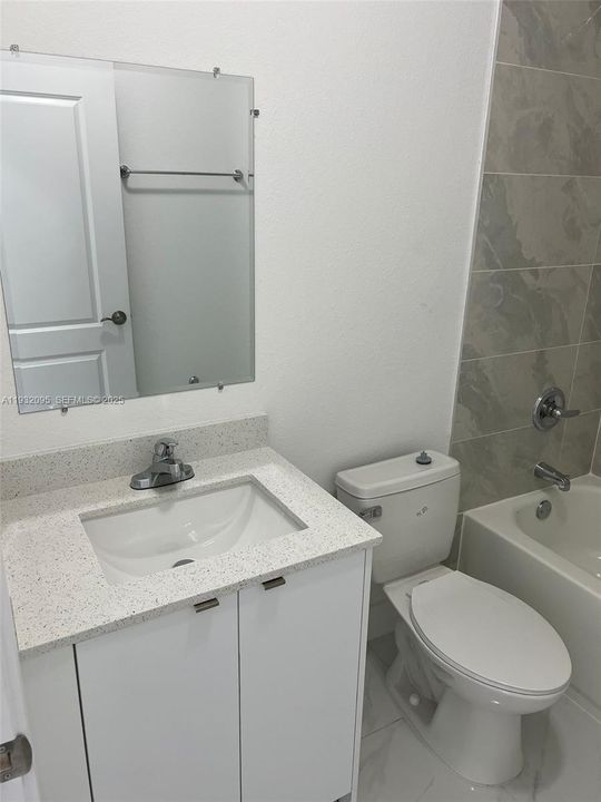 出租: $3,000 (3 贝兹, 2 浴室, 0 平方英尺)