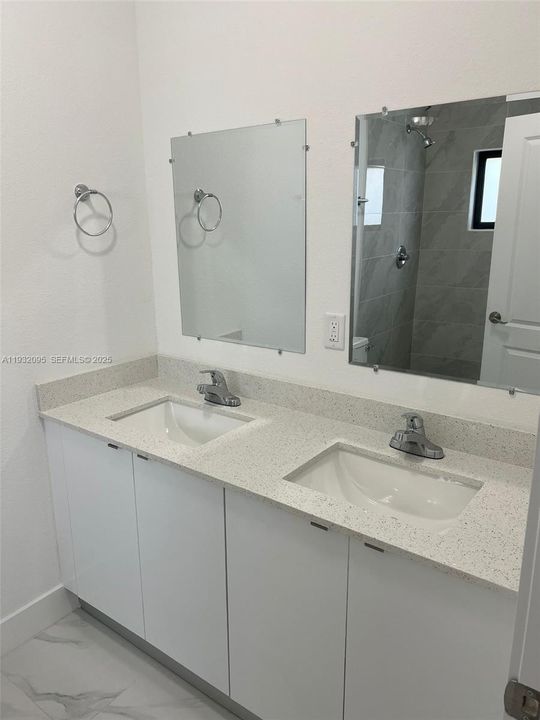 出租: $3,000 (3 贝兹, 2 浴室, 0 平方英尺)