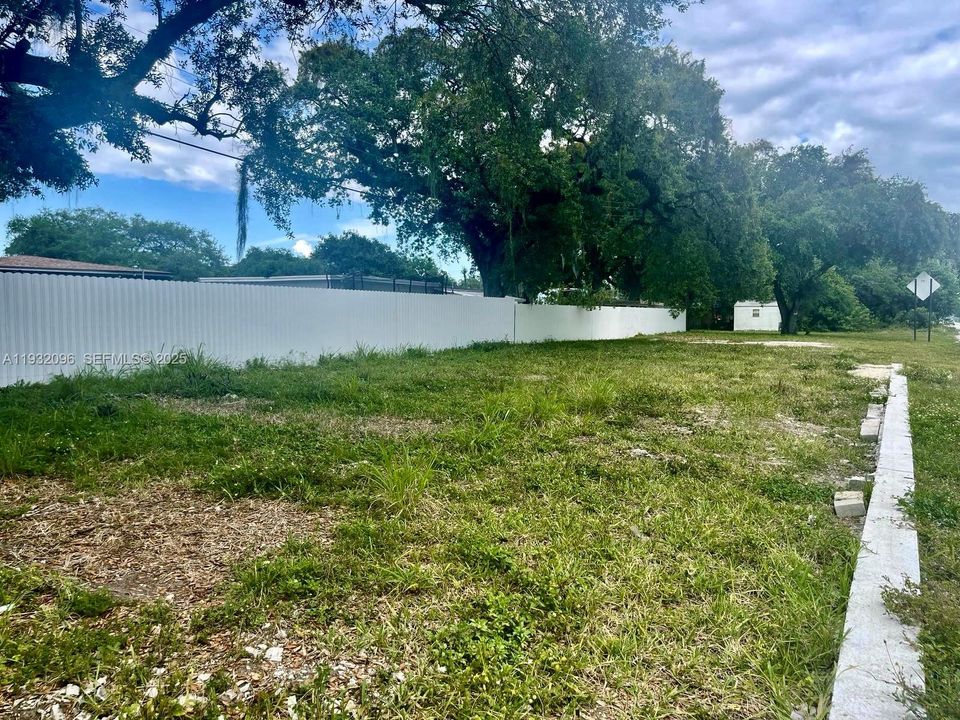 На продажу: $189,999 (0.10 acres)