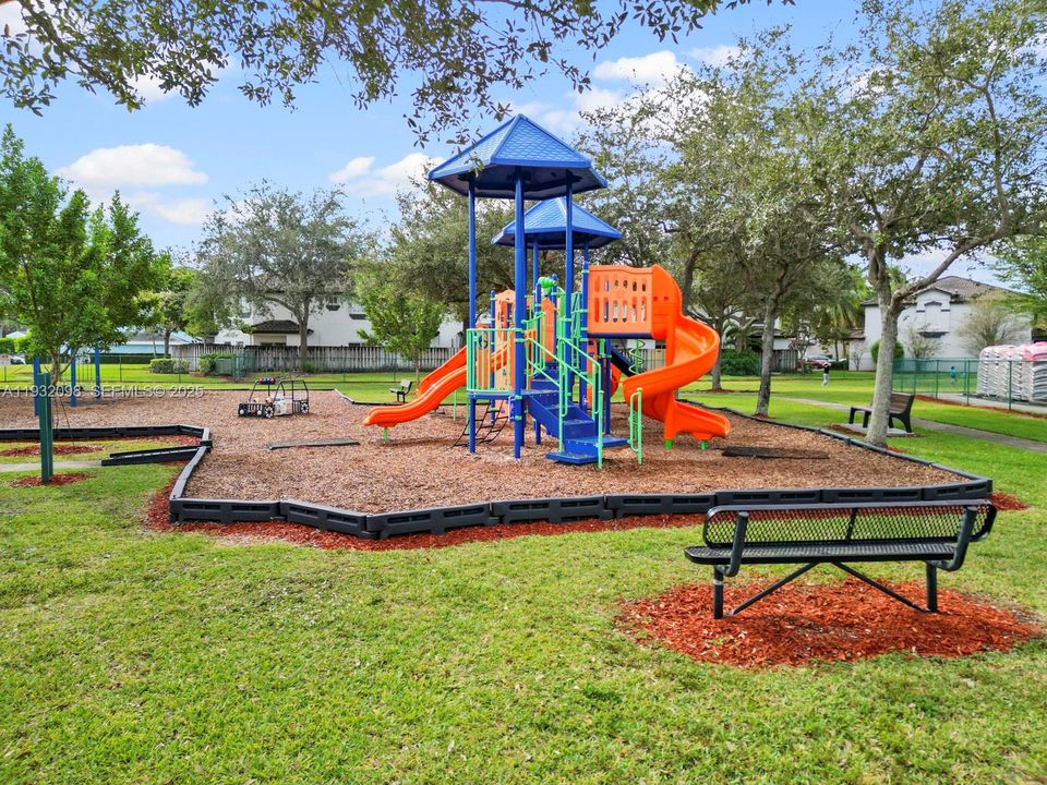 На продажу: $423,999 (3 спален, 2 ванн, 1854 Квадратных фут)