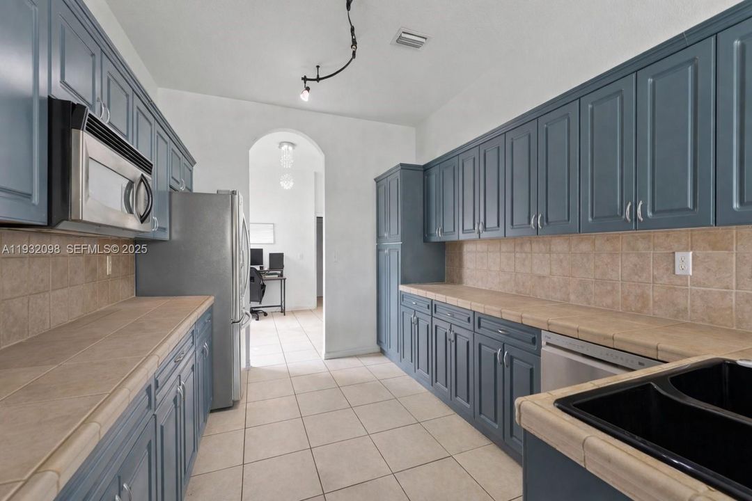 На продажу: $423,999 (3 спален, 2 ванн, 1854 Квадратных фут)