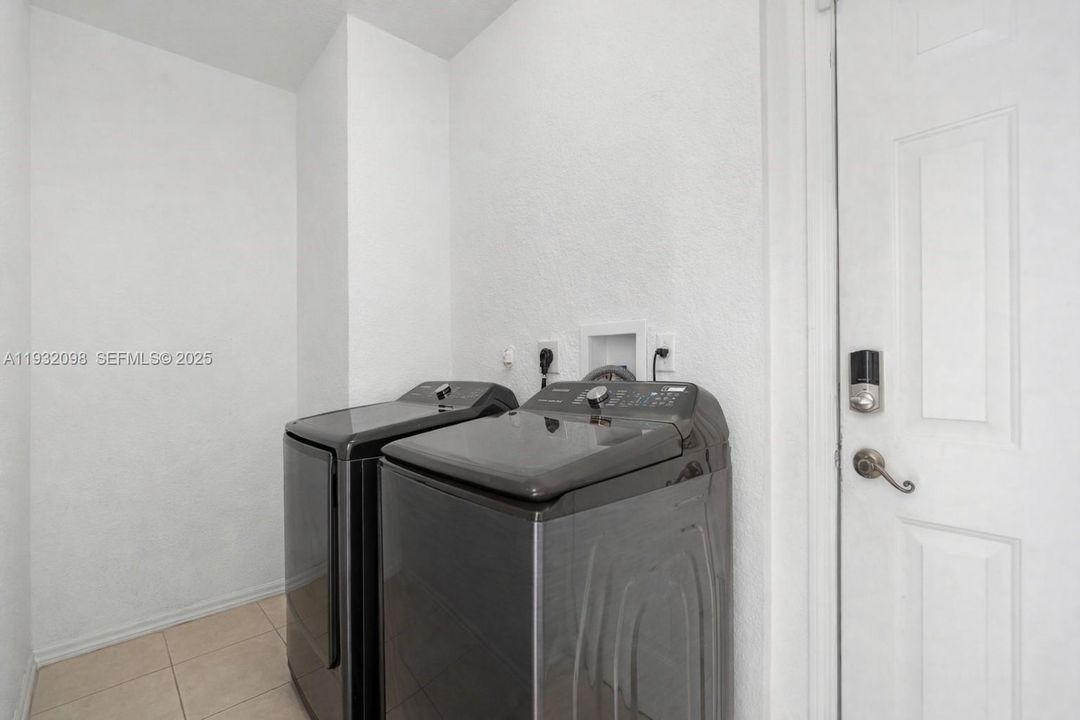 На продажу: $423,999 (3 спален, 2 ванн, 1854 Квадратных фут)