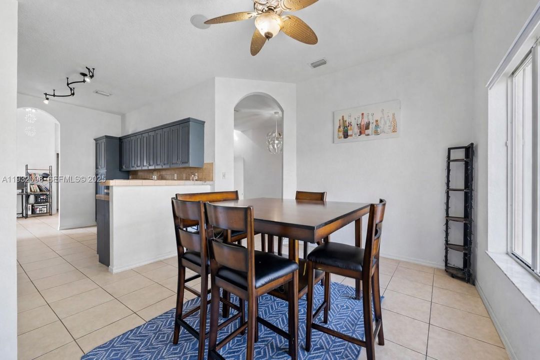 На продажу: $423,999 (3 спален, 2 ванн, 1854 Квадратных фут)