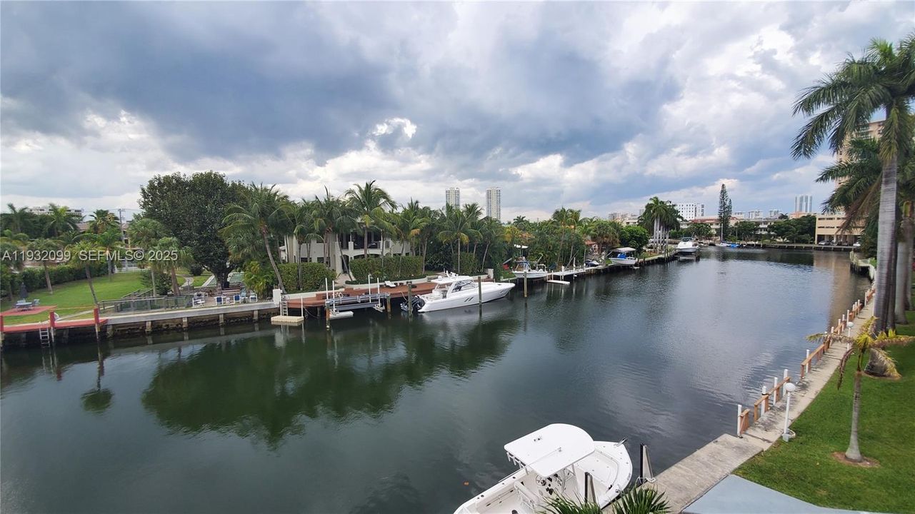 На продажу: $225,000 (1 спален, 1 ванн, 700 Квадратных фут)