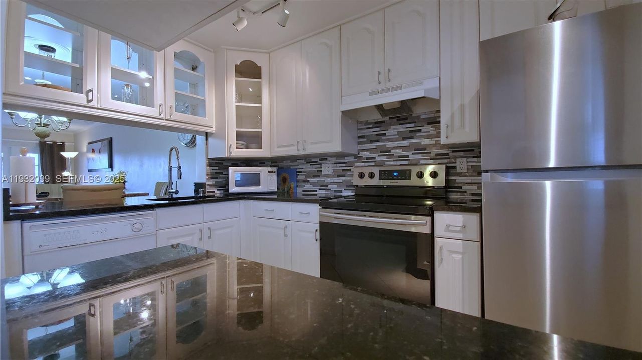 На продажу: $225,000 (1 спален, 1 ванн, 700 Квадратных фут)