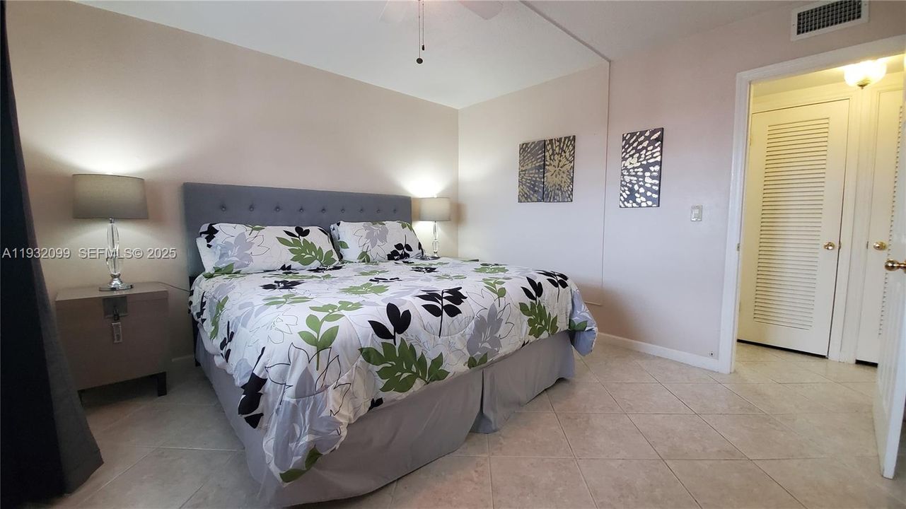 На продажу: $225,000 (1 спален, 1 ванн, 700 Квадратных фут)