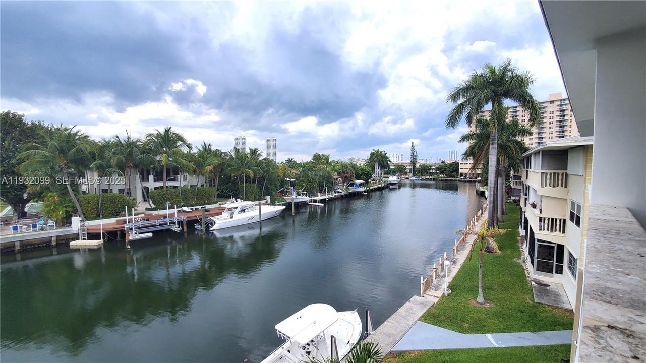 На продажу: $225,000 (1 спален, 1 ванн, 700 Квадратных фут)