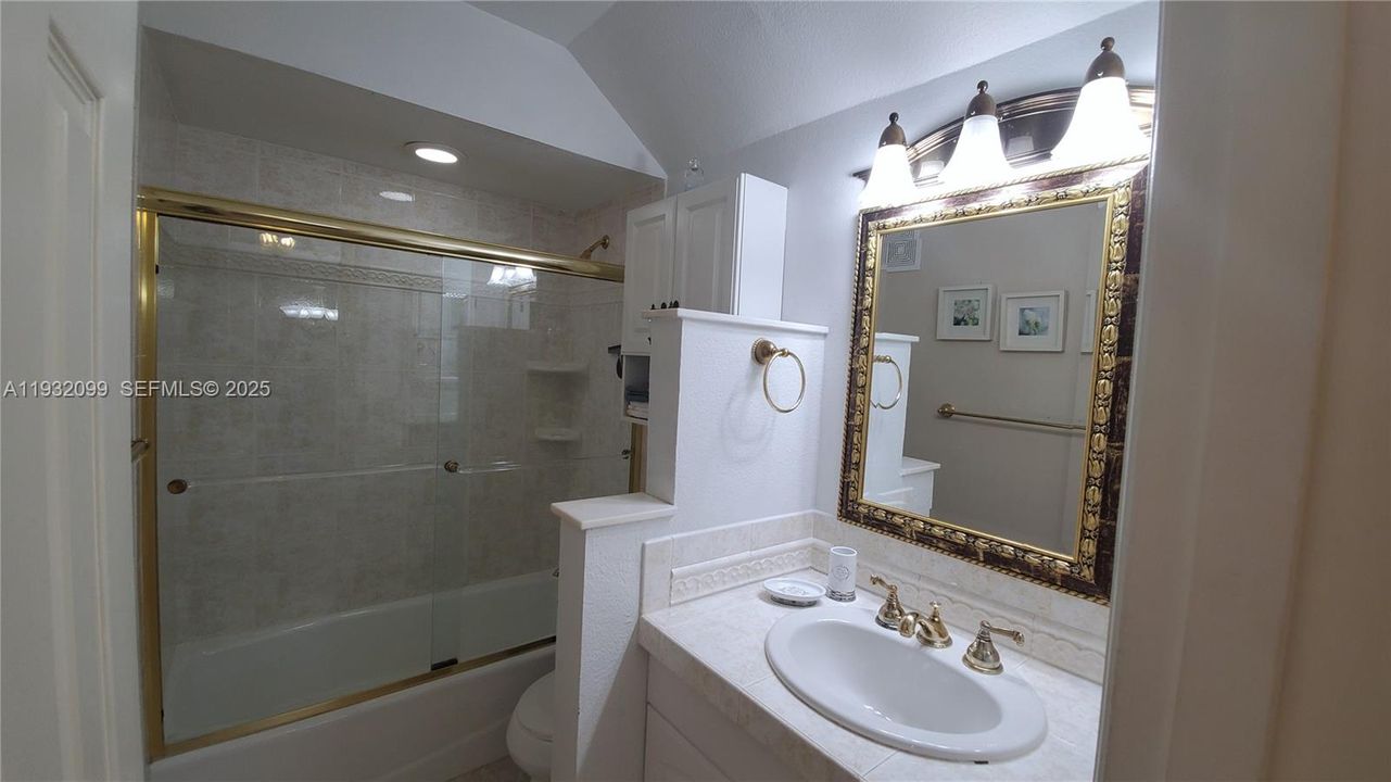 На продажу: $225,000 (1 спален, 1 ванн, 700 Квадратных фут)