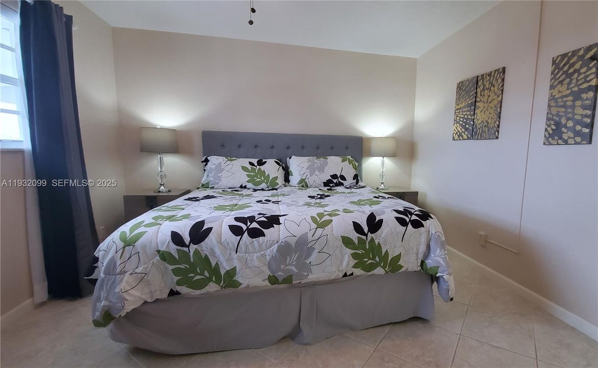 На продажу: $225,000 (1 спален, 1 ванн, 700 Квадратных фут)