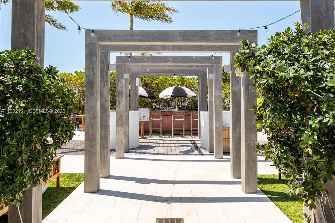 For Sale: $1,200,000 (1 beds, 1 baths, 1000 Square Feet)