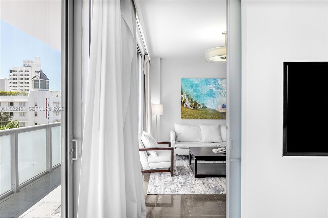 For Sale: $1,200,000 (1 beds, 1 baths, 1000 Square Feet)